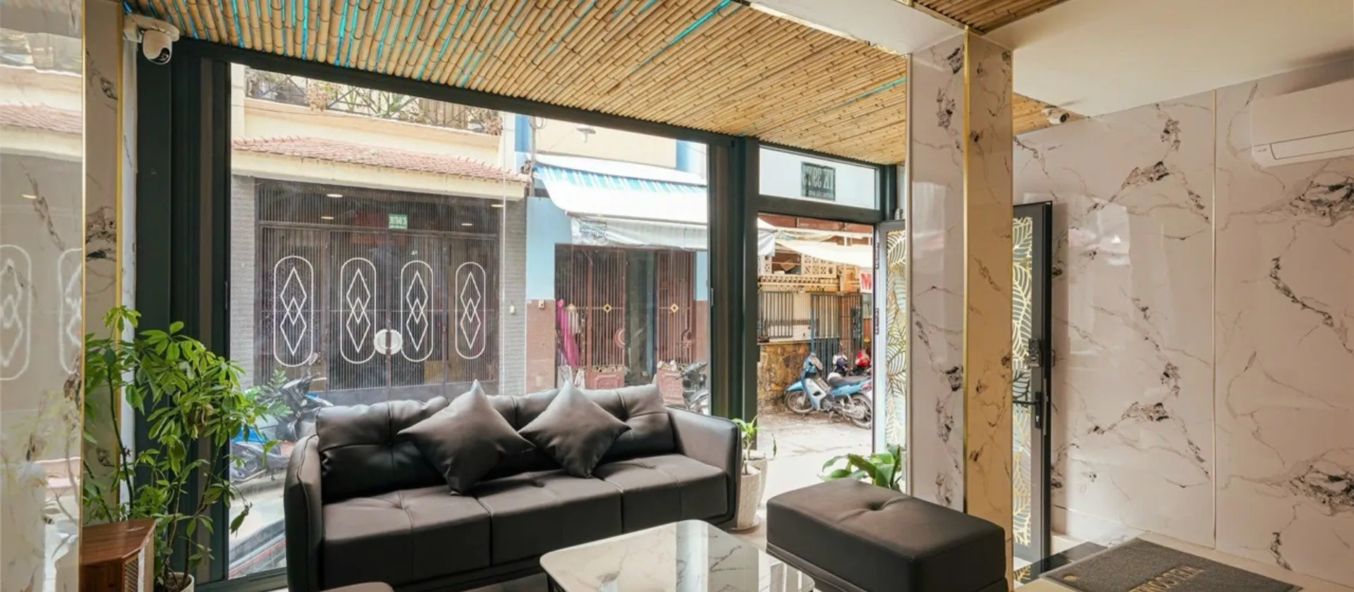 Căn Nhà CHDV Cao Cấp Quận 1, Ngang 8m, Hẻm Xe Hơi Thông... Bán nhà riêng tại Cầu Ông Lãnh, Hồ Chí Minh 01