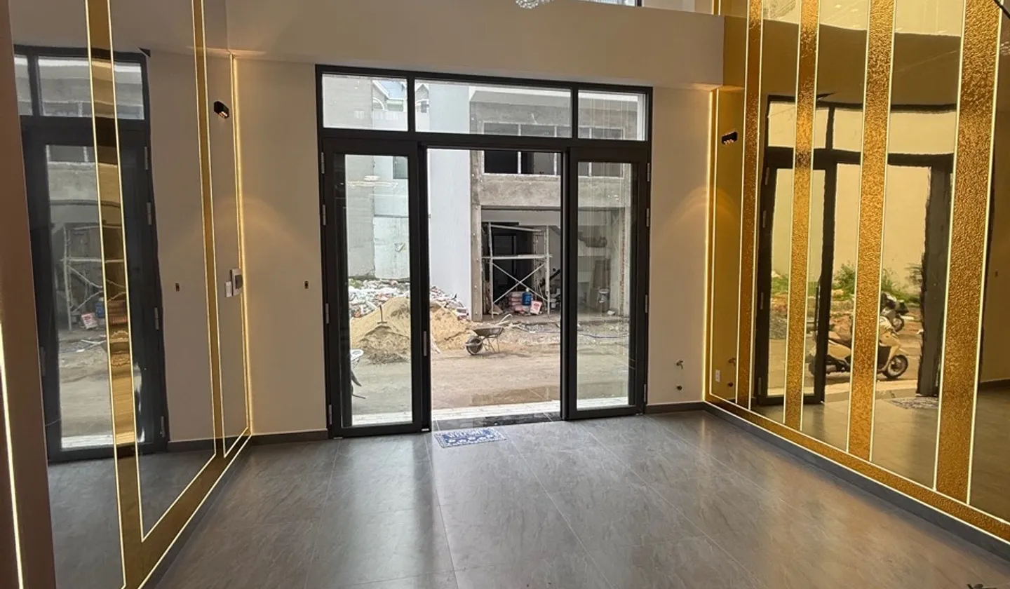 nhà riêng 5 tầng tại Hoàng Quốc Việt, diện tích 62m², nội thất cao cấp - LH 0934 194 634 Em Quý... Bán nhà riêng tại Phú Thuận, Hồ Chí Minh 01