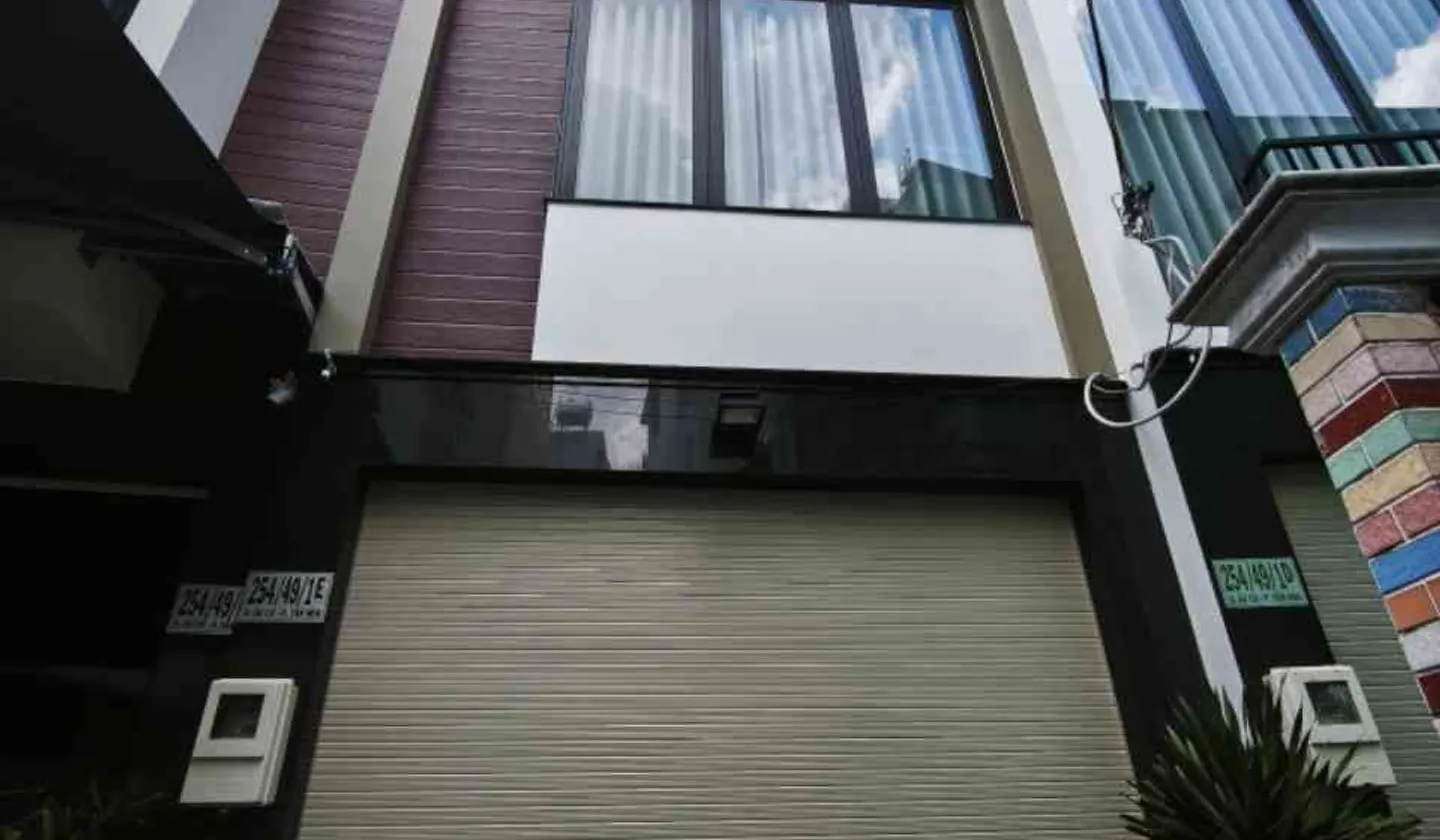 Nhà phố hiện đại 3 tầng có thang máy tại Tân Hòa... Bán nhà riêng tại Tân Hòa, Hồ Chí Minh 01