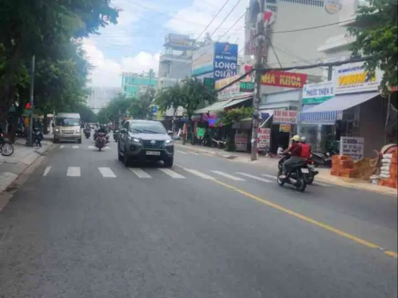 Nhà hiếm cho thuê mặt tiền hẻm xe hơi khu Dương Thị Mười, giá ưu đãi chỉ hơn 4đ... Bán nhà mặt phố tại Trung Mỹ Tây, Hồ Chí Minh 01