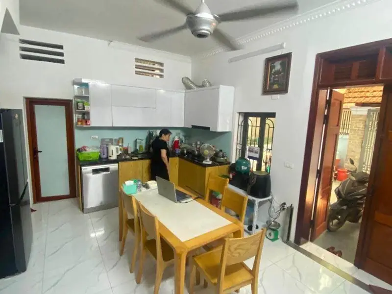 Bán nhà riêng 3 tầng tại Tây Hồ, diện tích 116m2, mặt tiền rộng, vị trí thuận tiện... Bán nhà riêng tại Nghĩa Đô, Hà Nội 01