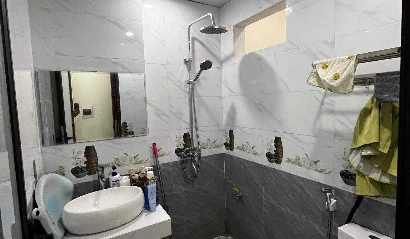 Bán nhà riêng 5 tầng có thang máy gần hồ, vị trí trung tâm Mậu Lương... Bán nhà riêng tại Kiến Hưng, Hà Nội 01