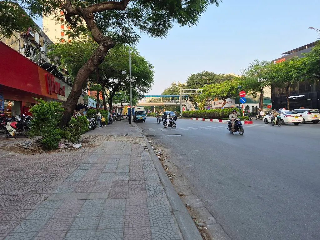 Nhà mặt phố đắc địa mặt tiền 18m tại Long Biên, biểu tượng giá trị trung tâm Hà Nội... Bán nhà mặt phố tại Bồ Đề, Hà Nội 01