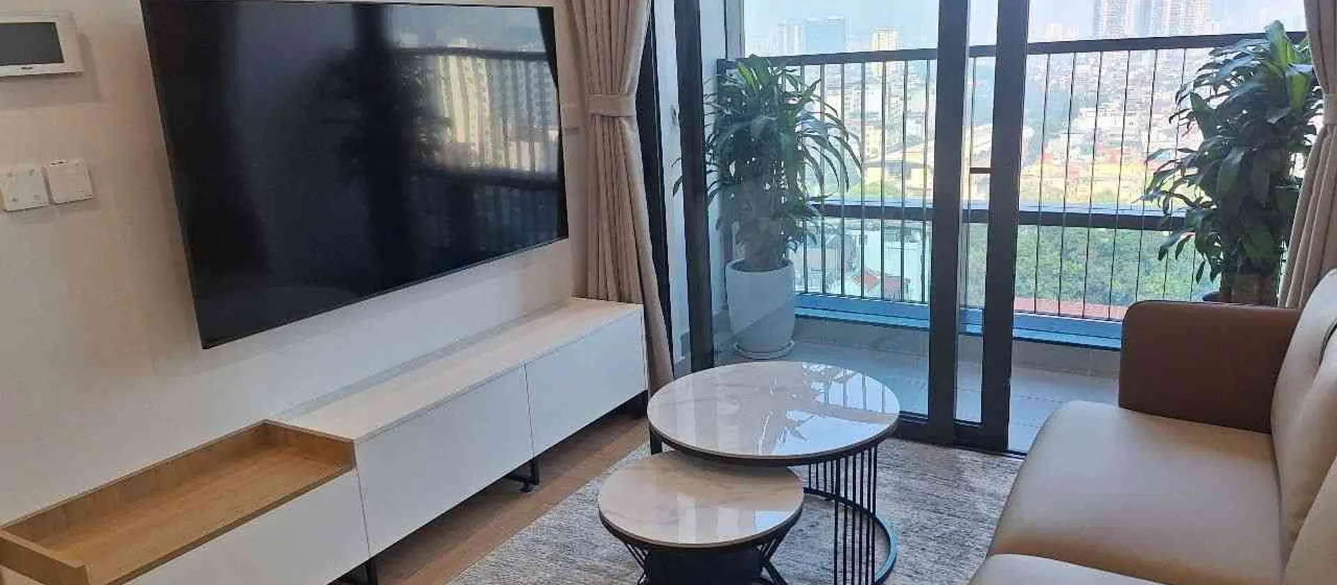 Bán căn hộ tại 90 đường Láng, dt 69,9m2; 2 phòng ngủ , 2 nhà tắm - Nhà đẹp tầng cao đầy đủ nội thất... Bán căn hộ chung cư tại Đống Đa, Hà Nội 01
