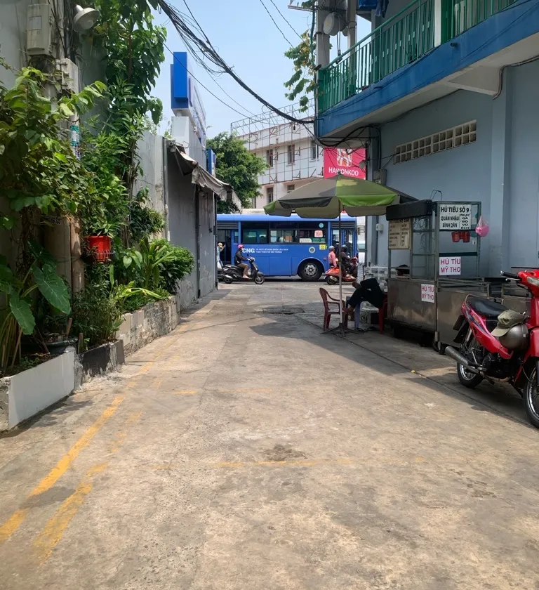 Bán nhà mặt phố Hoàng Văn Thụ 2 tầng, 4 phòng ngủ, có sân ô tô... Bán nhà mặt phố tại Cầu Kiệu, Hồ Chí Minh 01