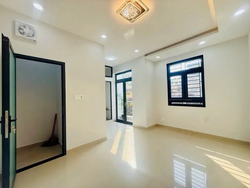 Bán nhà mặt phố 3 tầng 3PN tại phường Bình Trưng, TP.HCM giá 7.9 tỷ... Bán nhà mặt phố tại Bình Trưng, Hồ Chí Minh 01