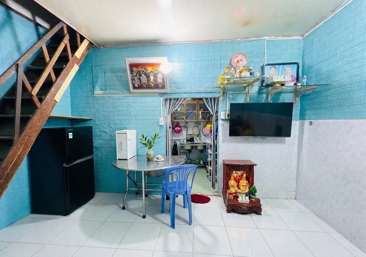 Nhà Tân Bình – Lạc Long Quân, 3 tầng ở ngay – xây mới, ngang gần 4m - dài 7m - hơn 3 tỷ.... Bán nhà riêng tại Tân Hòa, Hồ Chí Minh 01
