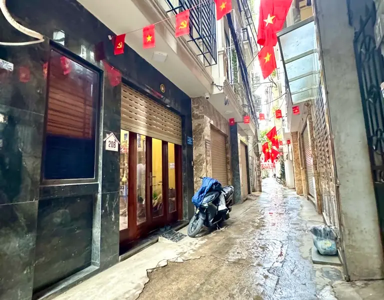 Bán nhà riêng 5 tầng tại phường Cầu Giấy, Hà Nội, 45 m2, Ngõ thông, Giá 12.8 tỷ... Bán nhà riêng tại Cầu Giấy, Hà Nội 01