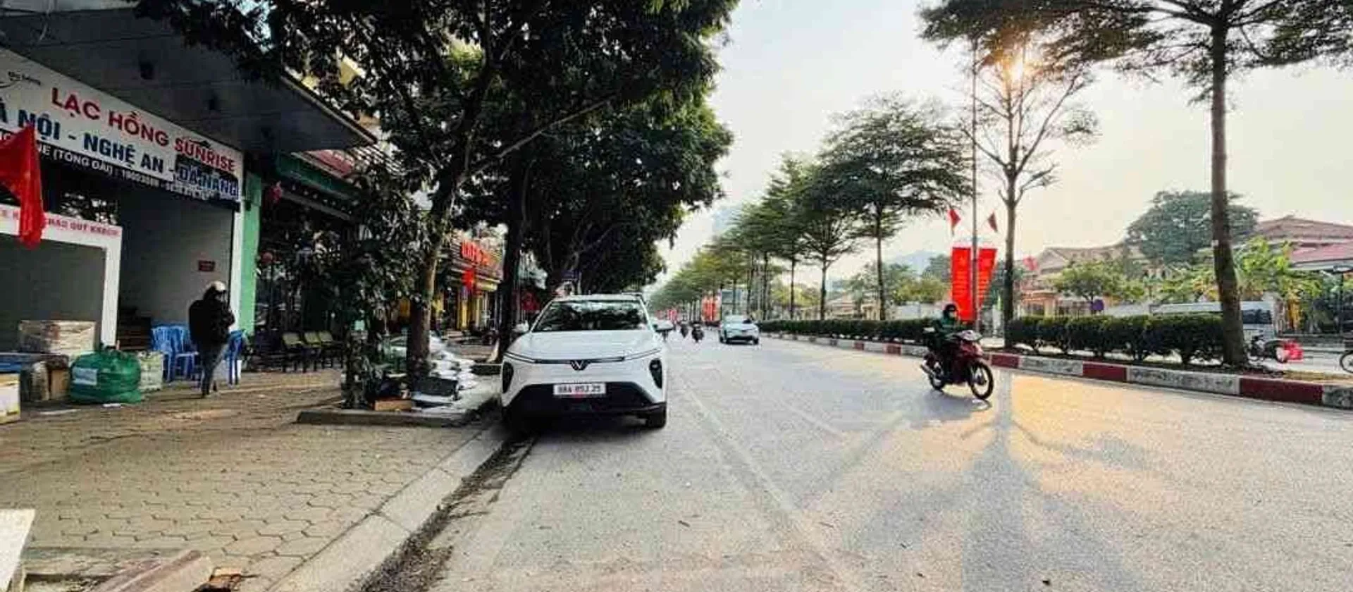 Bán nhà mặt phố Trần Vỹ - View hồ điều hòa 6 tầng thang máy... Bán nhà mặt phố tại Phú Diễn, Hà Nội 01