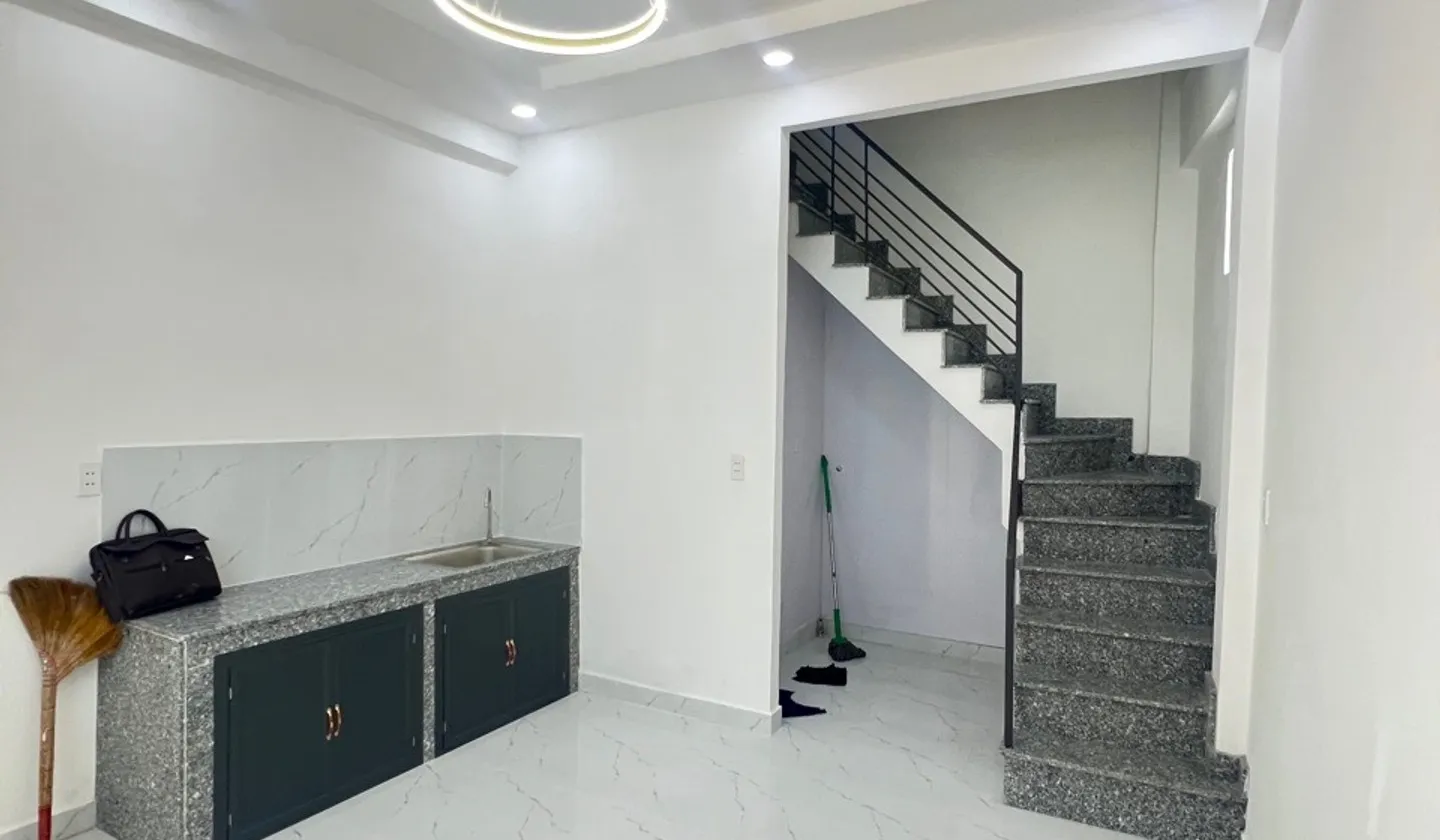 Cơ hội vàng sở hữu nhà 2 tầng diện tích vuông vức tại Quận 8 sát Quận 5... Bán nhà riêng tại Phú Định, Hồ Chí Minh 01