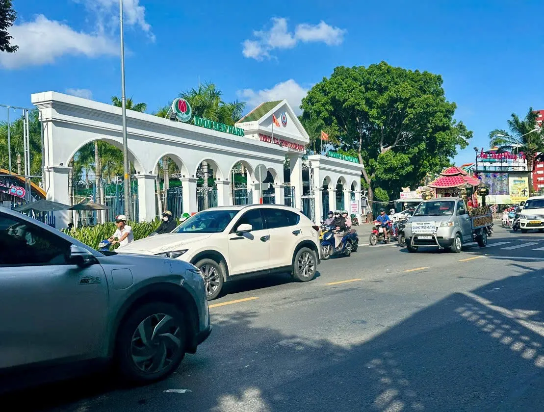 MẶT TIỀN HÒA BÌNH - ĐỐI DIỆN ĐẦM SEN - 72M2 - ĐƯỜNG NHỰA 20M LỀ 6M - KHÔNG LỘ GIỚI - GIÁ 13.4 TỶ TL... Bán nhà mặt phố tại Hòa Bình, Hồ Chí Minh 01