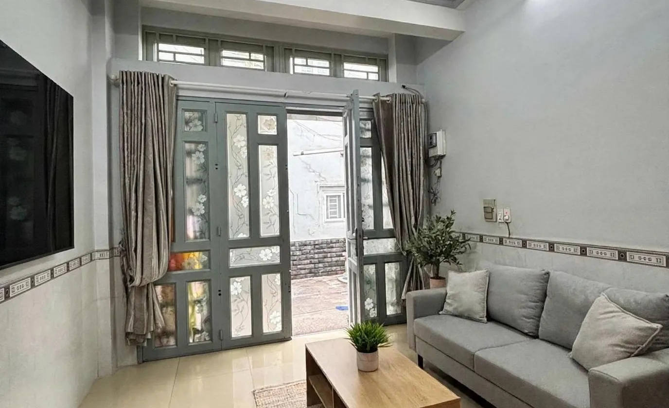 NHÀ 3 TẦNG - BẾN VÂN ĐỒN - 34m2 - Hẻm ô tô - Nở hậu tài lộc - 6.6 TỶ... Bán nhà riêng tại Khánh Hội, Hồ Chí Minh 01