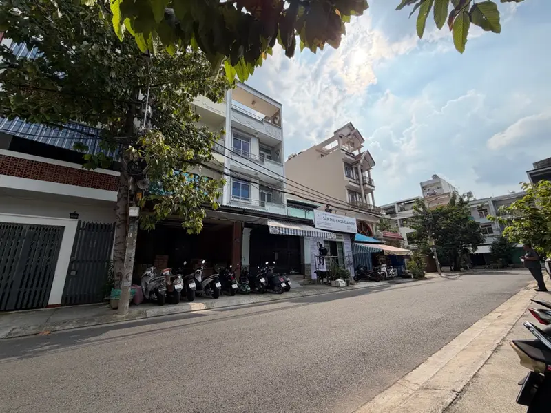 Cơ hội hiếm có sở hữu nhà mặt phố Phú Định, Quận 8 giá tốt - View Công Viên... Bán nhà mặt phố tại Phú Định, Hồ Chí Minh 01