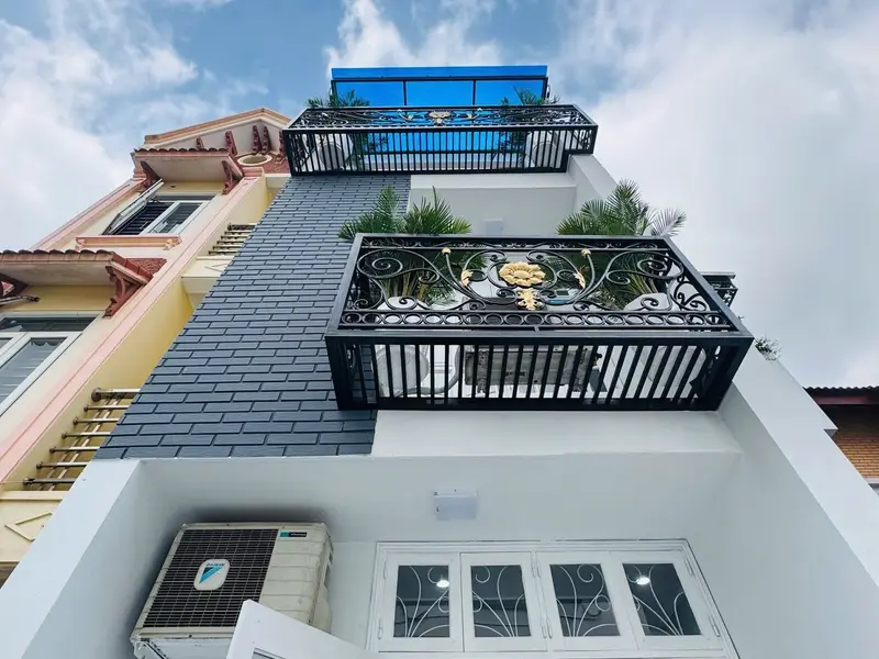 Cơ hội hiếm có sở hữu nhà đẹp ô tô vào tận nơi tại trung tâm Đức Giang... Bán nhà riêng tại Việt Hưng, Hà Nội 01