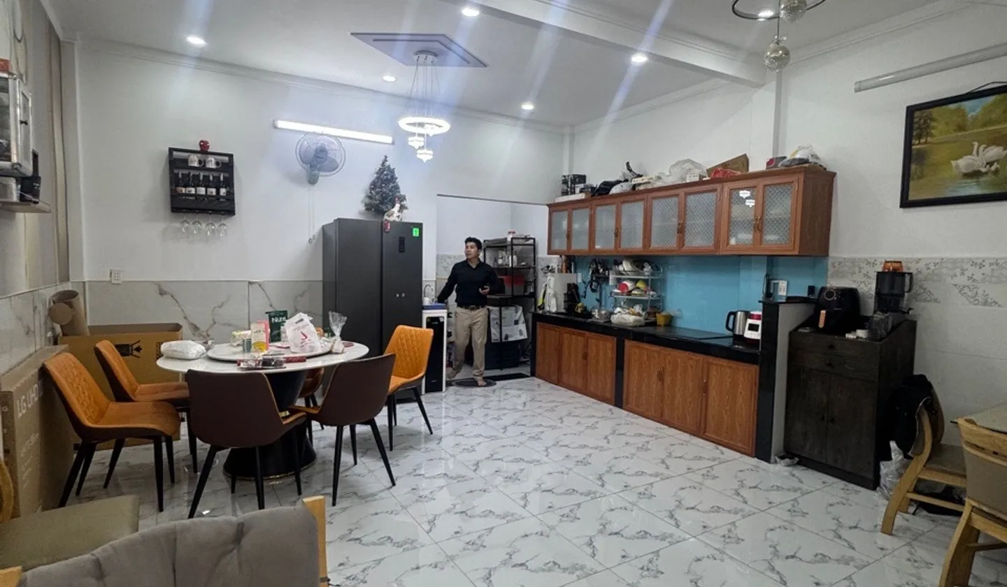 Nhà 2 tầng đẹp, gần siêu thị Emart, giá hợp lý... Bán nhà riêng tại An Hội Tây, Hồ Chí Minh 01