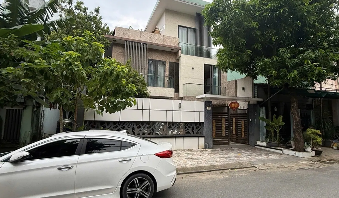 Bán nhà mặt phố 3 tầng tại Phường Hòa Khánh, Đà Nẵng với diện tích 194 m2... Bán nhà mặt phố tại Hòa Khánh, Đà Nẵng 01