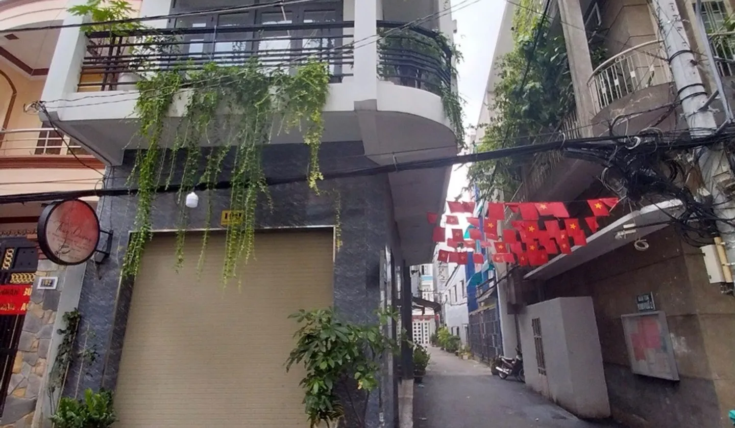 Nhà mặt phố lô góc, xe hơi qua, sống tiện nghi tại Tân Bình... Bán nhà mặt phố tại Bảy Hiền, Hồ Chí Minh 01
