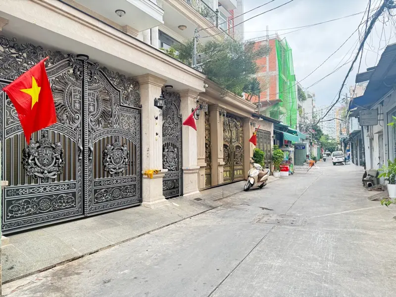 Chỉ vài phút di chuyển tới AEON MALL Tân Phú Celadon – trung tâm mua sắm, ăn uống và vui chơi lớn... Bán nhà riêng tại Phú Thọ Hòa, Hồ Chí Minh 01