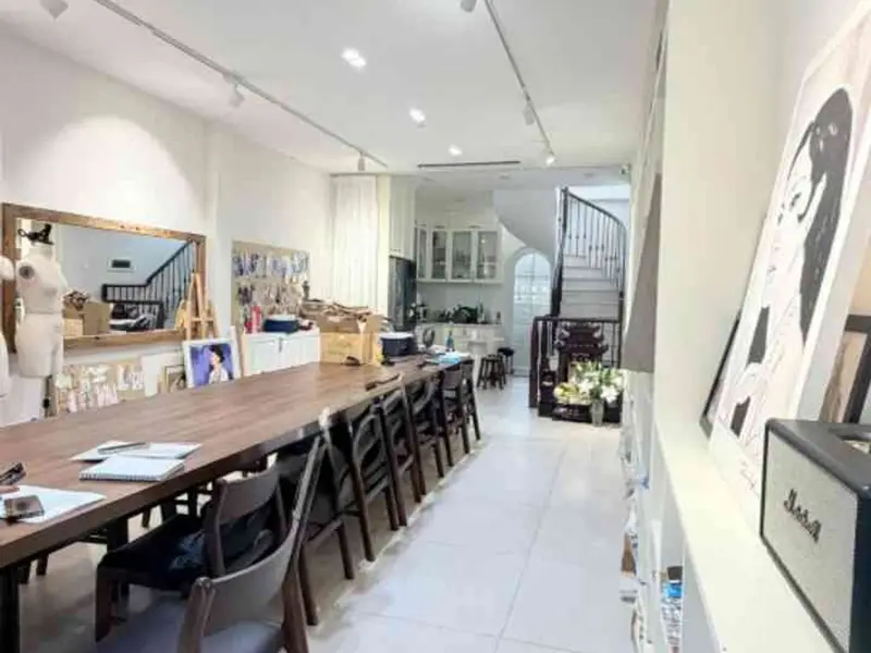 HẺM XE TẢI - NHÀ ĐẸP - NỘI THẤT XỊN - HOÀNG SA - KHÔNG GIAN ĐÓN ÁNH SÁNG TỰ NHIÊN - THOÁNG MÁT... Bán nhà riêng tại Tân Sơn Nhất, Hồ Chí Minh 01