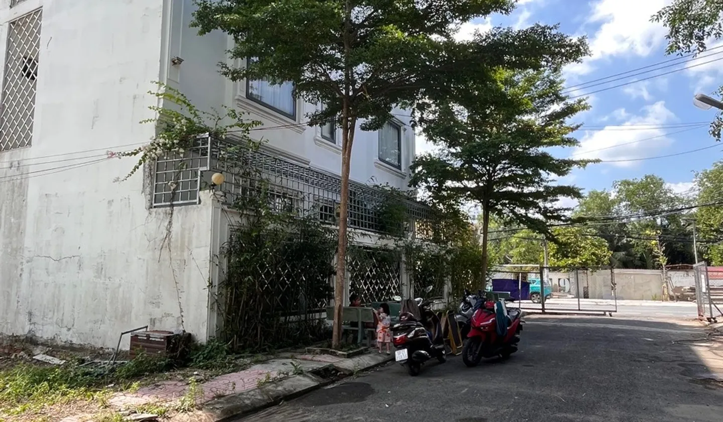 Bán đất lô góc 2 mặt tiền tại phường Nguyễn Thị Hương, diện tích rộng, pháp lý cơ sở... Bán đất tại Nhà Bè, Hồ Chí Minh 01
