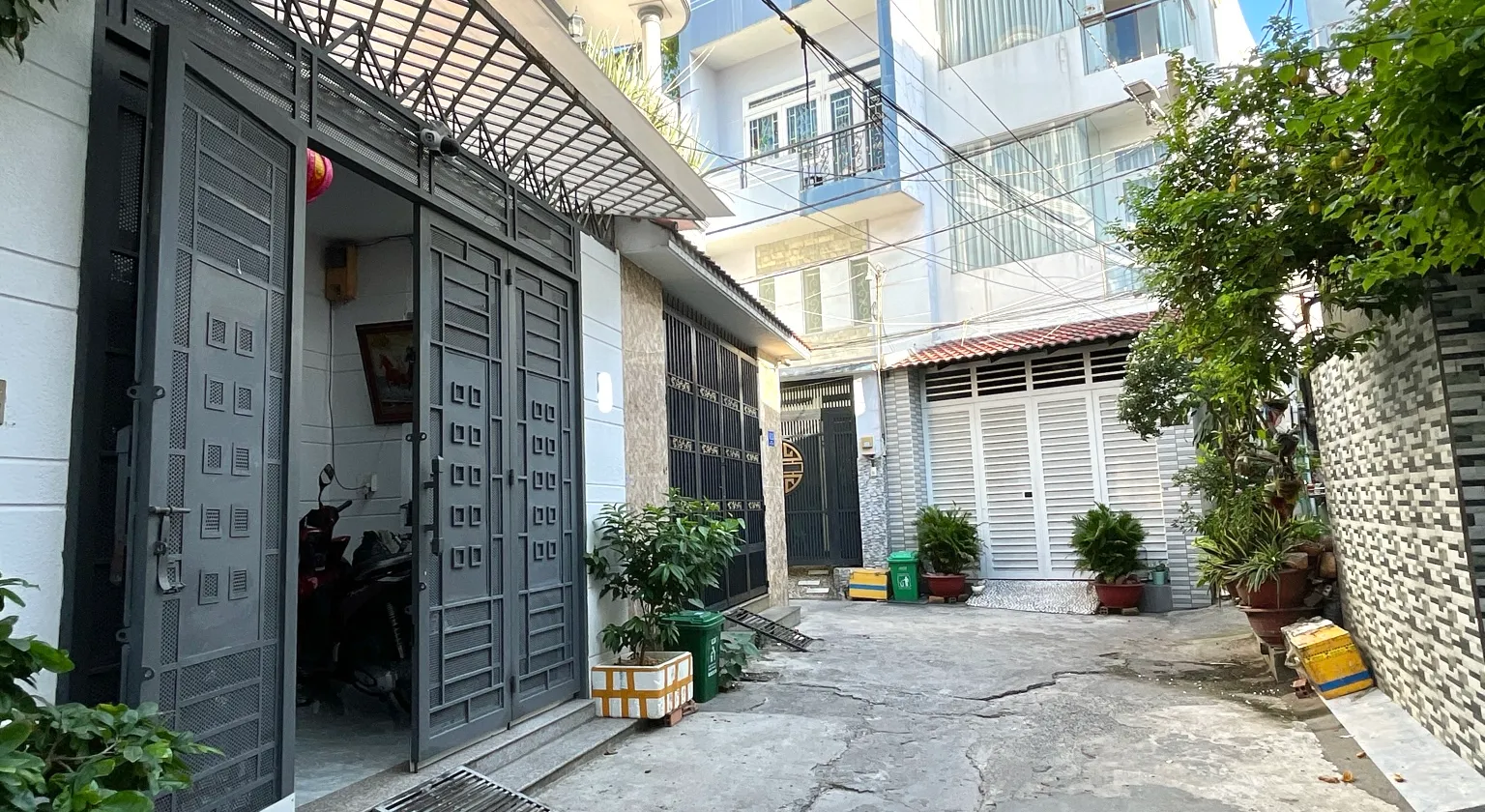 Ngay trường ĐH - lê Trọng Tân - 4.5x13.5 - hẻm thông 4m XH đỗ cửa - 2 tầng - bancon thoáng sáng... Bán nhà riêng tại Tây Thạnh, Hồ Chí Minh 01