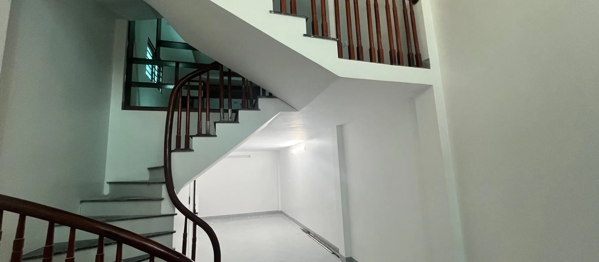 Bán nhà riêng 5 tầng lô góc tại vị trí thuận tiện, gần hồ Sen, giá 6.6 tỷ... Bán nhà riêng tại Đại Thanh, Hà Nội 01
