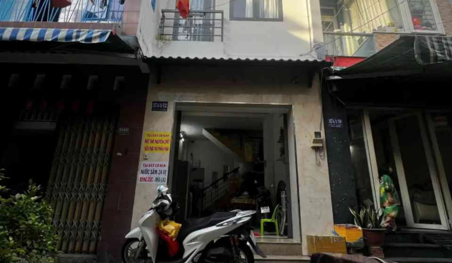 Nhà 3 Tầng Hẻm Thoáng Âu Cơ, Gần Quận 10 - 4PN Tiện Nghi... Bán nhà mặt phố tại Bảy Hiền, Hồ Chí Minh 01