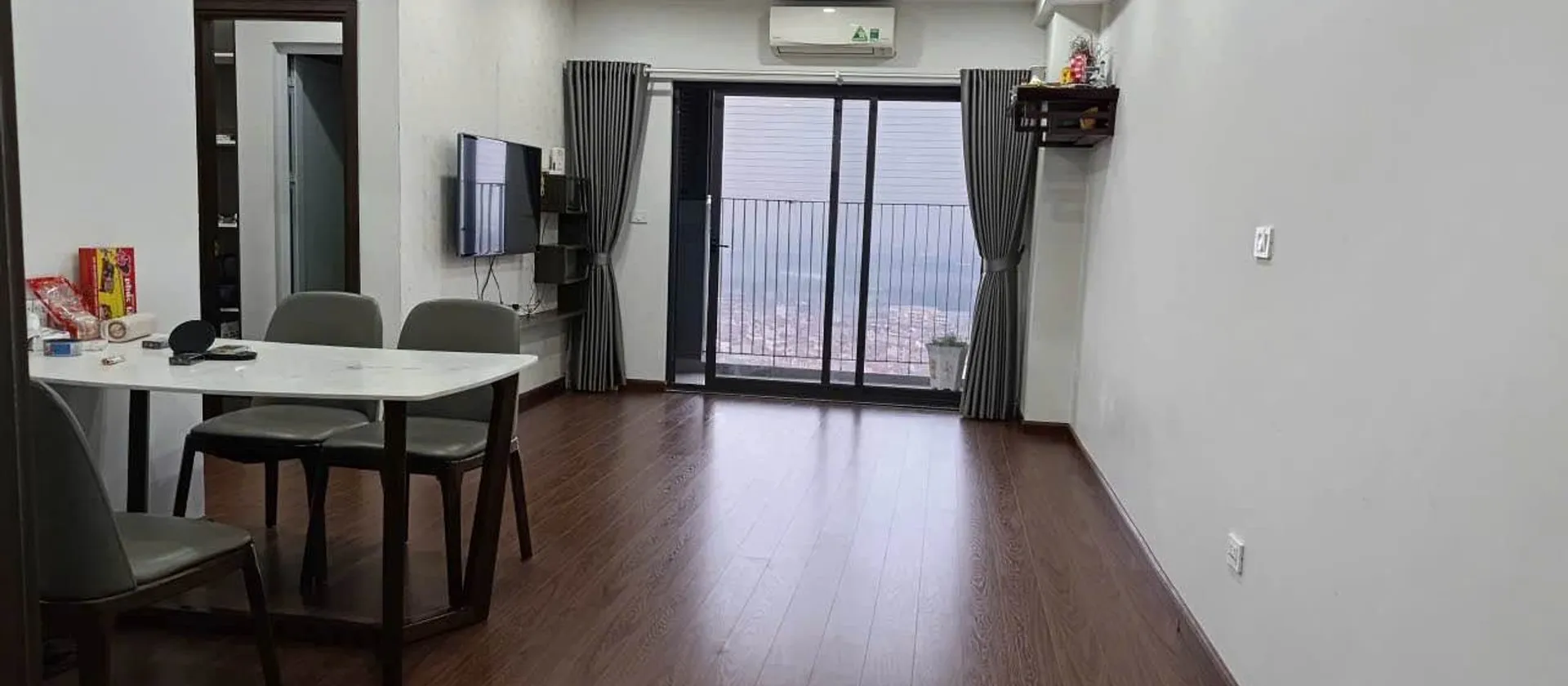 Căn Hộ Góc Sang Trọng Với Ánh Sáng Tự Nhiên Tinh Tế Tại Trung Tâm Thành Phố... Bán căn hộ chung cư tại Vĩnh Thanh, Hà Nội 01