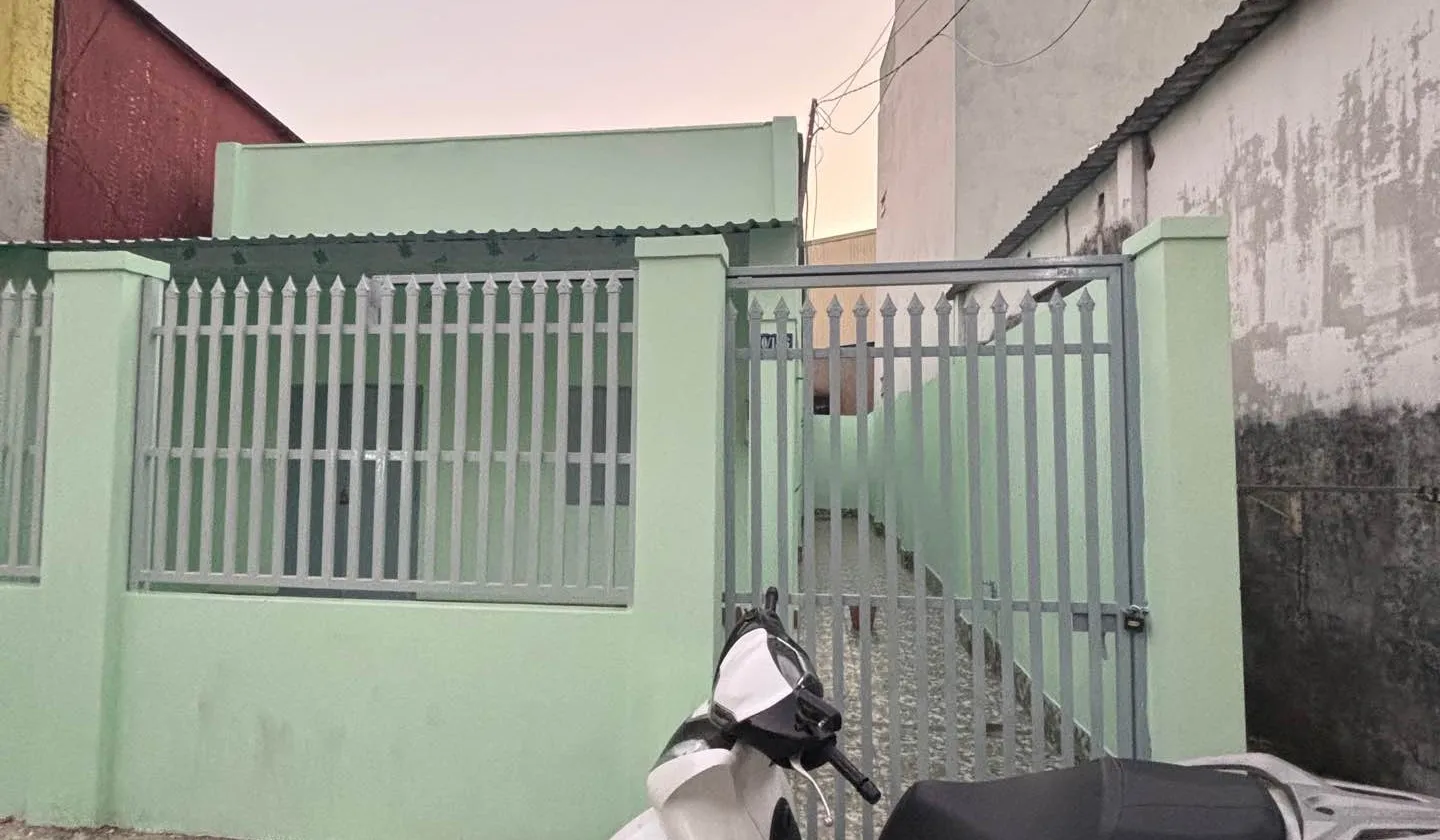 Nhà cấp 4 diện tích lớn tại khu vực Lò Lu, thích hợp đầu tư xây mới... Bán nhà riêng tại Long Phước, Hồ Chí Minh 01