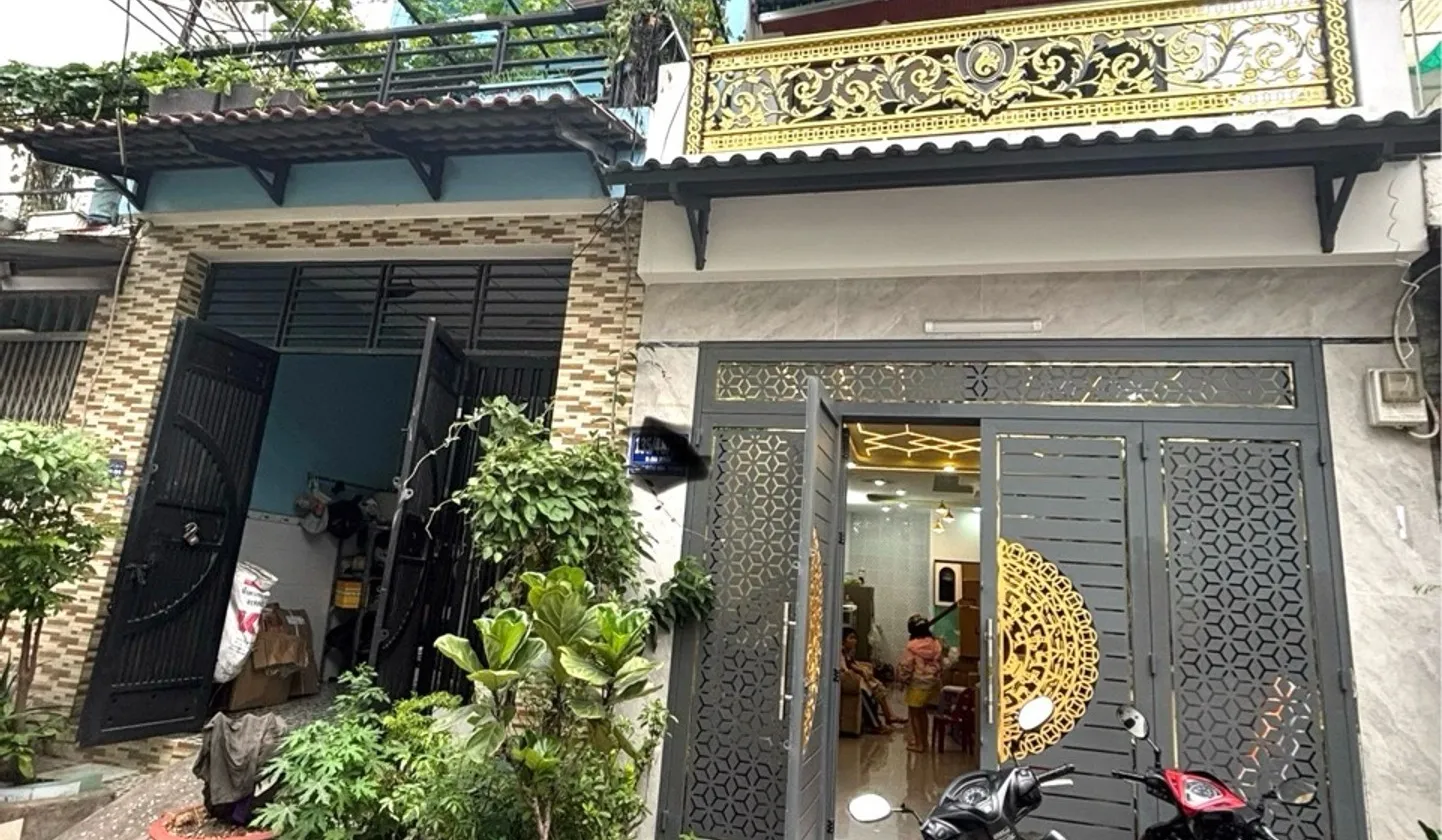 🏡 Sát MT Gò Xoài – Hẻm 8m thông
- 51m² (4x12.5m) – BTCT 4 lầu, 4PN, 3ƯC
- Kế chợ Gò Xoài .... Bán nhà riêng tại Bình Hưng Hòa, Hồ Chí Minh 01