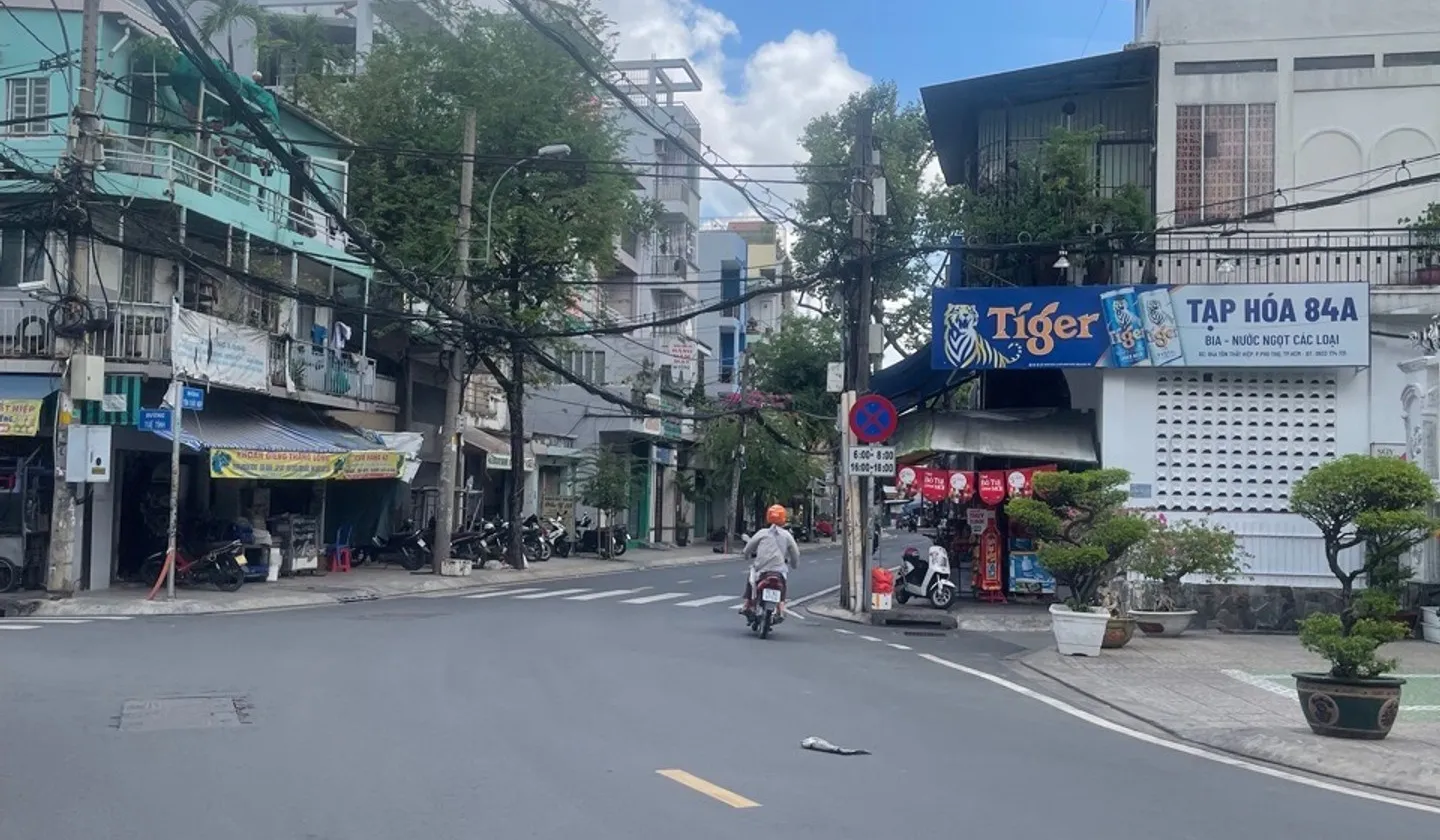 Nhà lô góc siêu thoáng, hẻm ba gác tại Tôn Thất Hiệp... Bán nhà riêng tại Bình Thới, Hồ Chí Minh 01