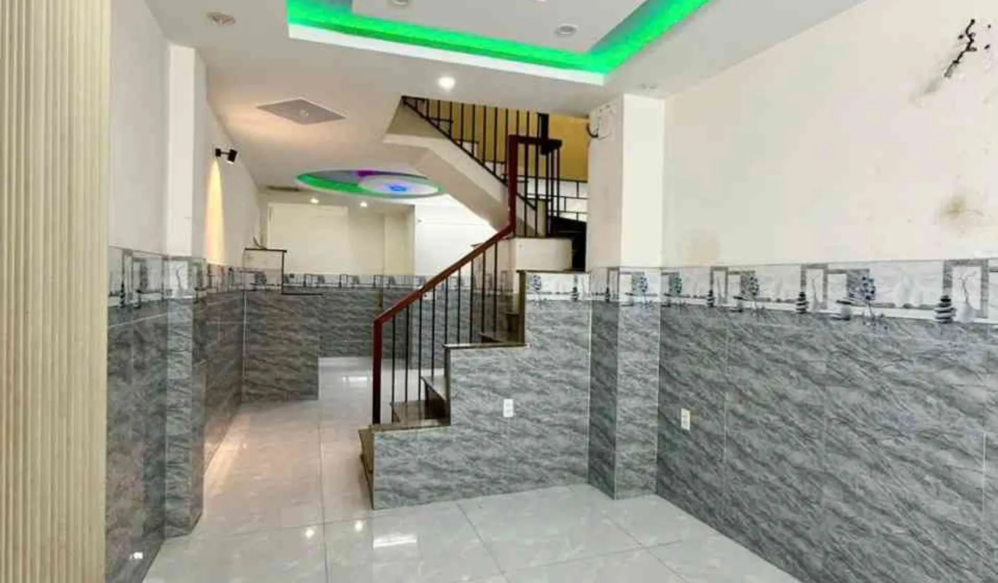 Bán nhà hiếm giá rẻ 4 tầng tại Hoàng Diệu, Hải Châu, Đà Nẵng, giá 3,2 tỷ... Bán nhà riêng tại Hải Châu, Đà Nẵng 01