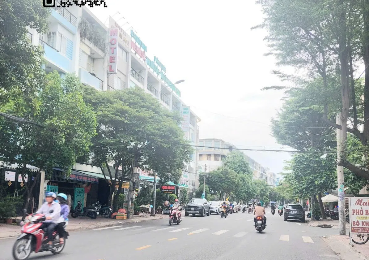 Căn góc 2 mặt tiền khu Bình Phú _ 90m² _ 5 tầng đúc kiên cố _ đang cho th.u.ê căn hộ dịch vụ... Bán nhà mặt phố tại Bình Phú, Hồ Chí Minh 01