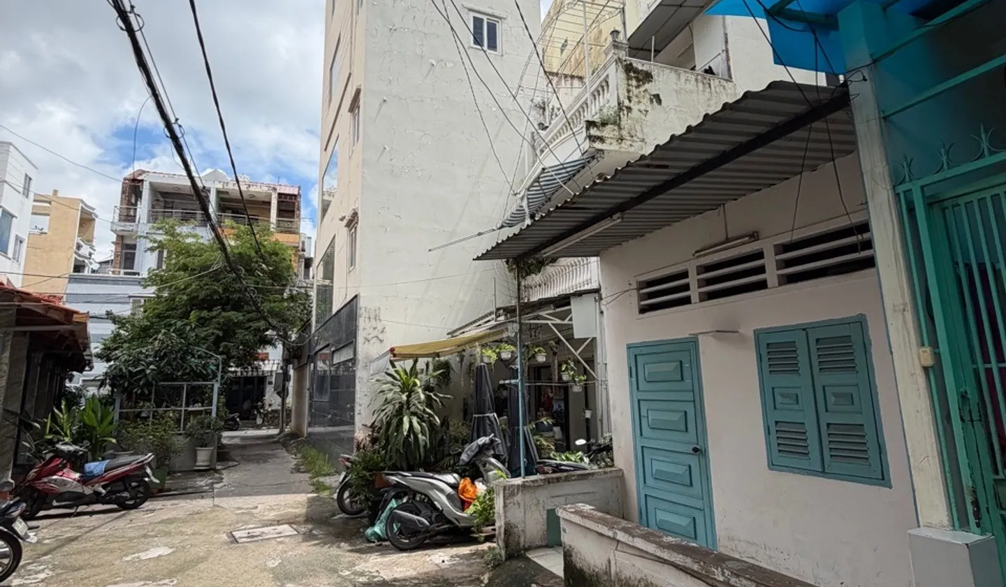 Nhà 53m2, hẻm ô tô gần mặt tiền Trần Cao Vân, PN. Nhà cũ tiện xây mới hoặc CHDV, vị trí đẹp... Bán nhà riêng tại Phú Nhuận, Hồ Chí Minh 01