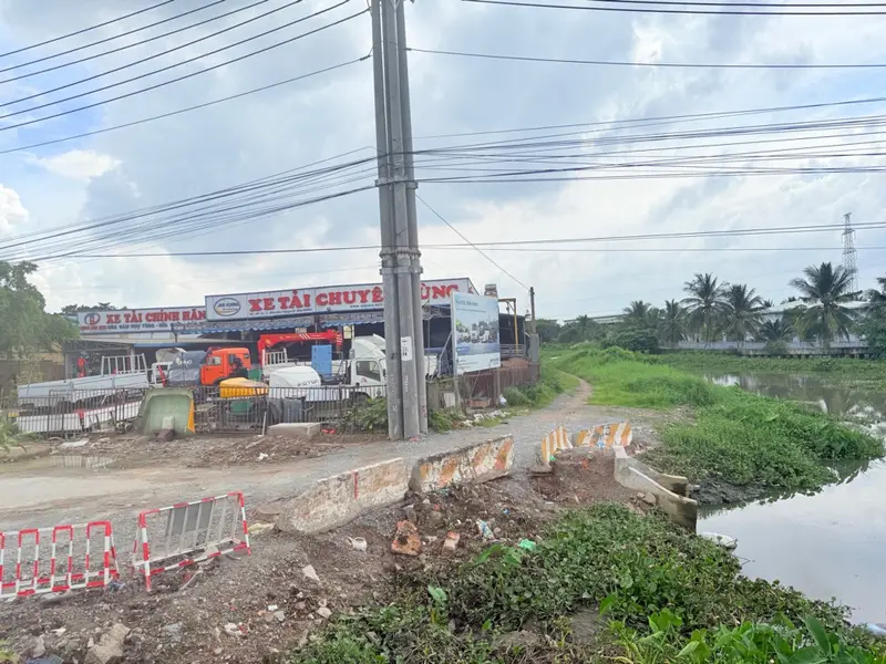 🔥 MẶT TIỀN QUỐC LỘ 13 – BÌNH HÒA | 1.777M² – 



📍 Quốc lộ 13, ngay cầu Tân Phú, TP.... Bán nhà mặt phố tại Bình Hòa, Hồ Chí Minh 01