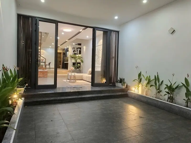 Bán nhà mặt phố vị trí trung tâm quận Hải Châu, nhà kiên cố xây 3 tầng... Bán nhà mặt phố tại Hải Châu, Đà Nẵng 01