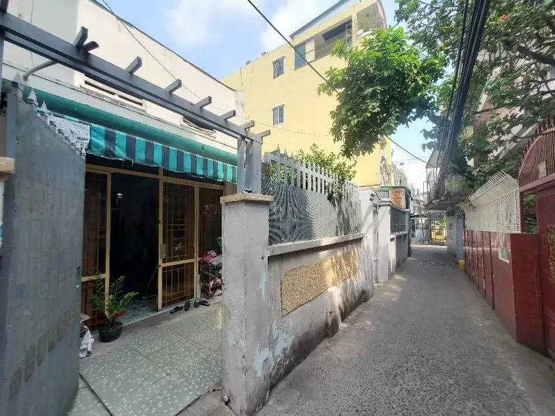 Nhà 80m2, vuông vức, 2 mặt hẻm, gần đường Phan Văn Hân, giáp Q1. DT lớn tiềm năng tăng giá cao... Bán nhà riêng tại Gia Định, Hồ Chí Minh 01