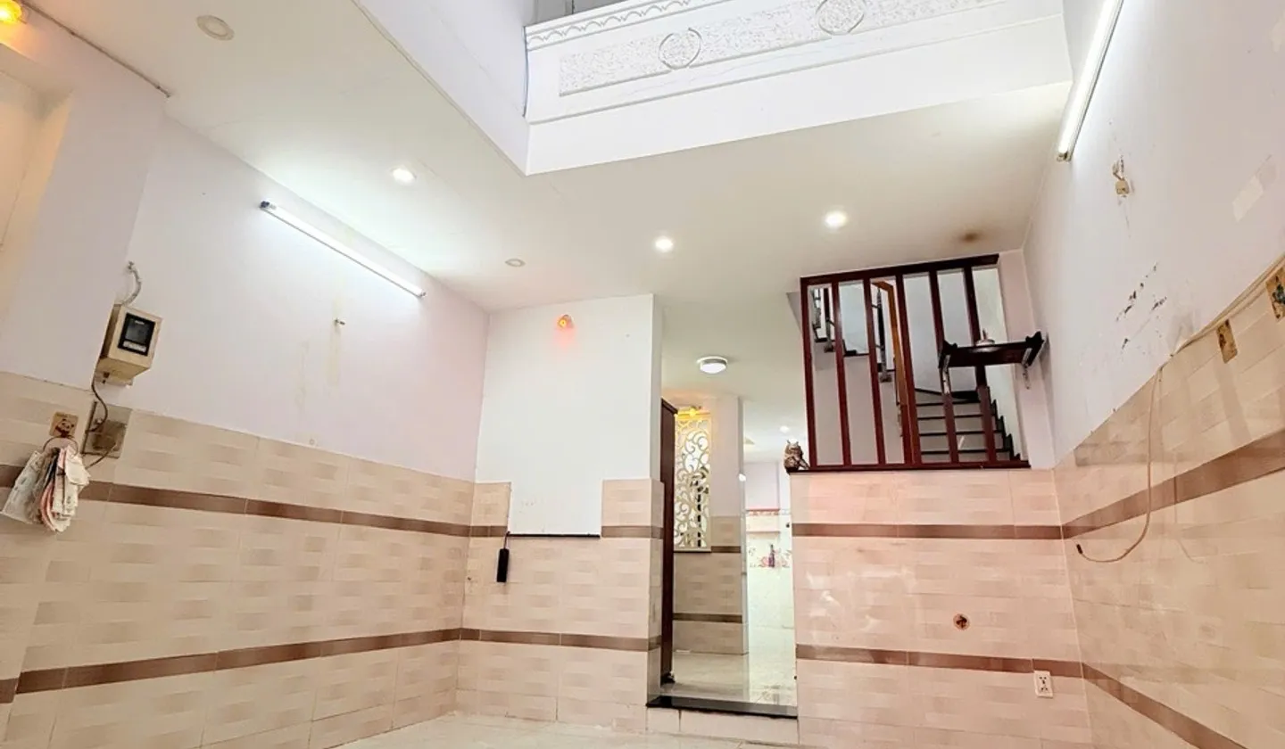 -NHÀ HẺM THÔNG BA GÁC - BTCT 4 TẦNG - 3PN, 3WC - GIÁ 5,45 TỶ TL- 50M RA ĐƯỜNG NGUYỄN DU GÒ VẤP... Bán nhà riêng tại Hạnh Thông, Hồ Chí Minh 01