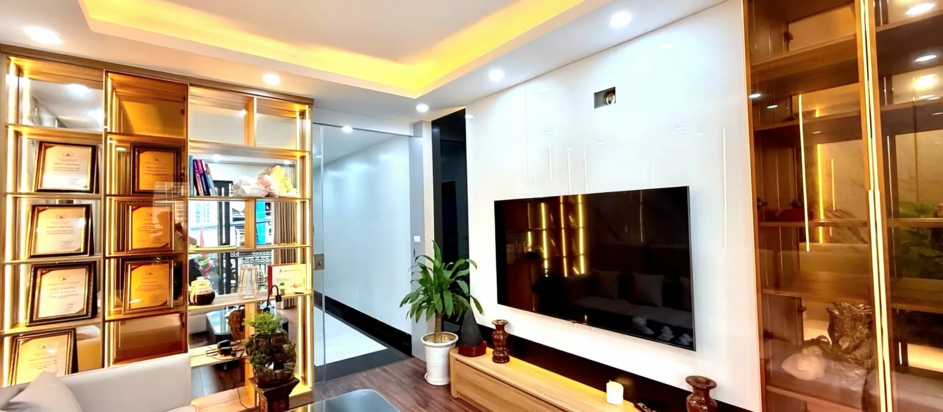 Nhà Lô Góc 5 Tầng Thang Máy, Ô Tô Vào - Giá Tốt Đón Tết... Bán nhà mặt phố tại Hoàng Mai, Hà Nội 01