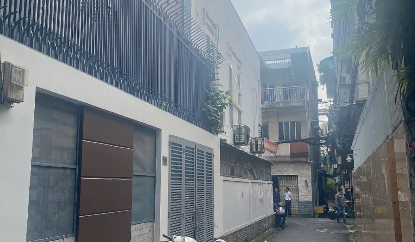 Nhà 4 tầng, 4 phòng ngủ, hẻm ô tô tại phường trung tâm... Bán nhà riêng tại Đức Nhuận, Hồ Chí Minh 01