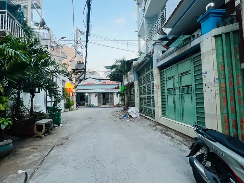 VỊ TRÍ VÀNG – XE HƠI NGỦ TRONG NHÀ – 2 MẶT HẺM XE 🚘 TRÁNH, THÔNG RA KÊNH THAM LƯƠNG 🔥... Bán nhà riêng tại Bình Hưng Hòa, Hồ Chí Minh 01