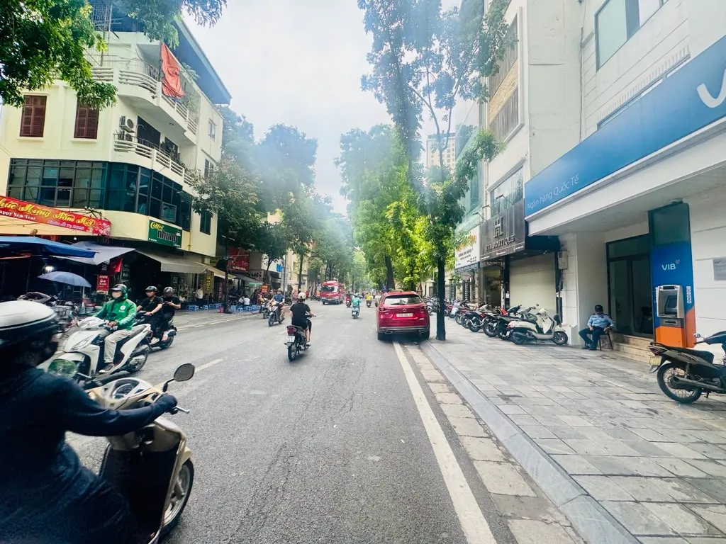 Nhà mặt phố hiếm có tại trung tâm quận Hai Bà Trưng với mặt tiền rộng và tiện nghi đẳng cấp... Bán nhà mặt phố tại Hai Bà Trưng, Hà Nội 01