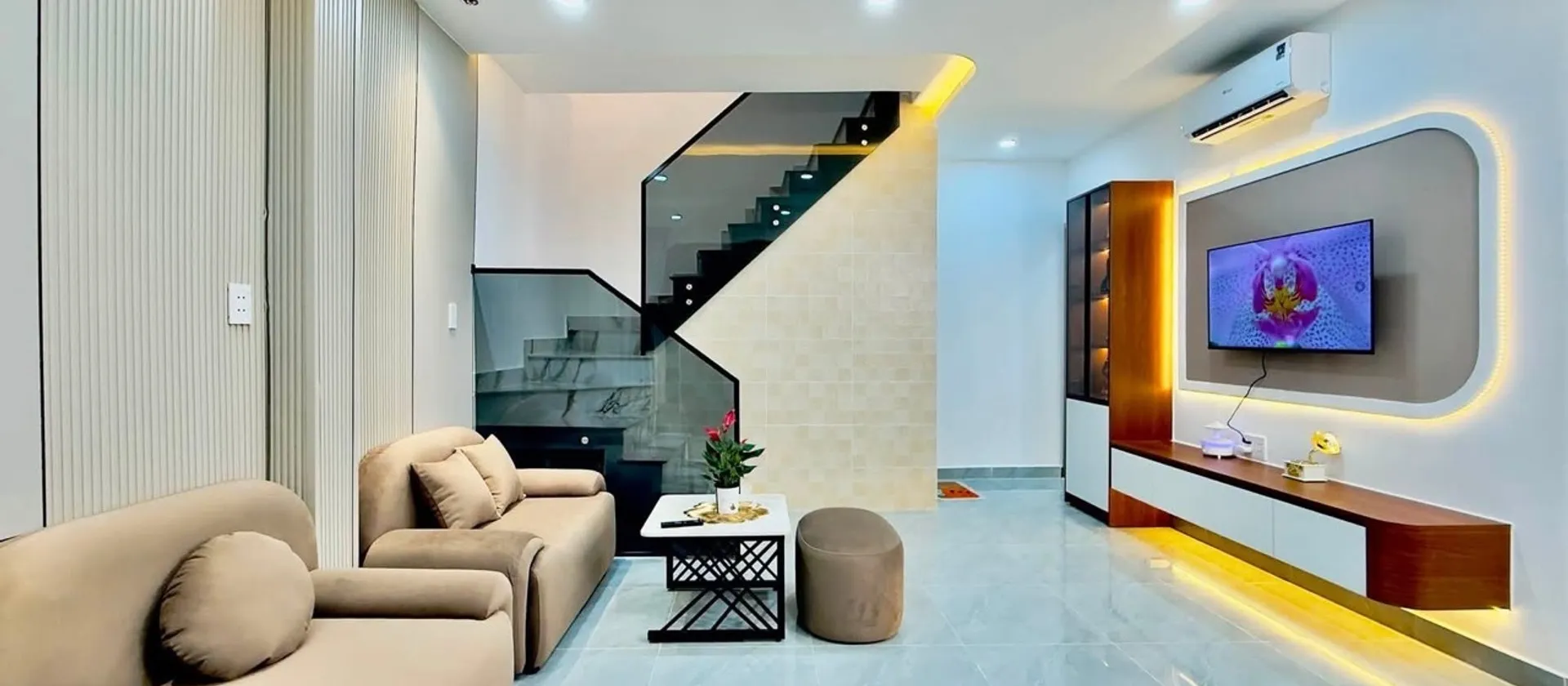 Nhà Xinh Thích Quảng Đức - Vừa Ở Vừa Kinh Doanh... Bán nhà riêng tại Đức Nhuận, Hồ Chí Minh 01