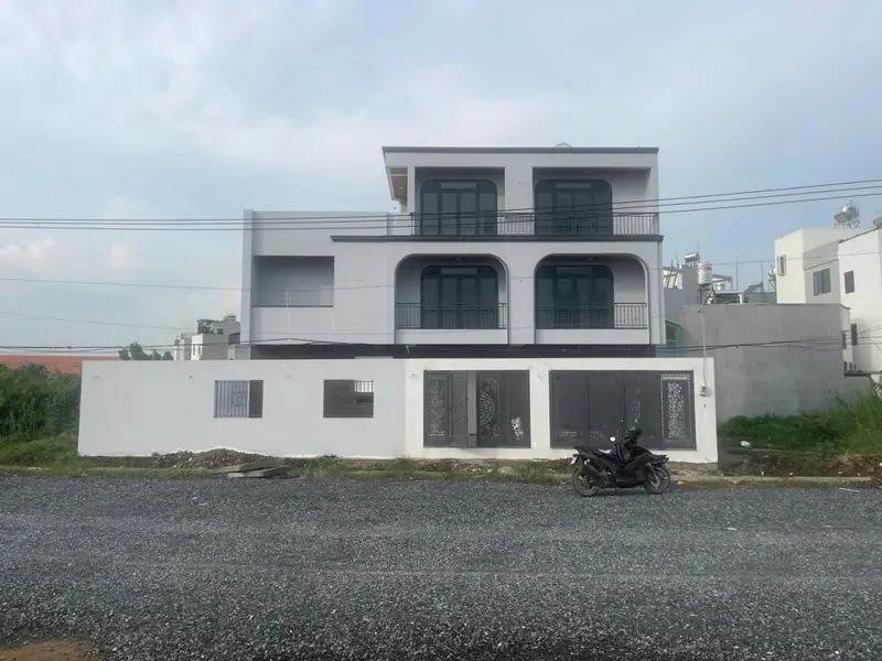 Cơ hội hiếm có sở hữu biệt thự mặt tiền kênh tại Bình Tân với giá chỉ 11.9 tỷ... Bán nhà mặt phố tại Bình Tân, Hồ Chí Minh 01