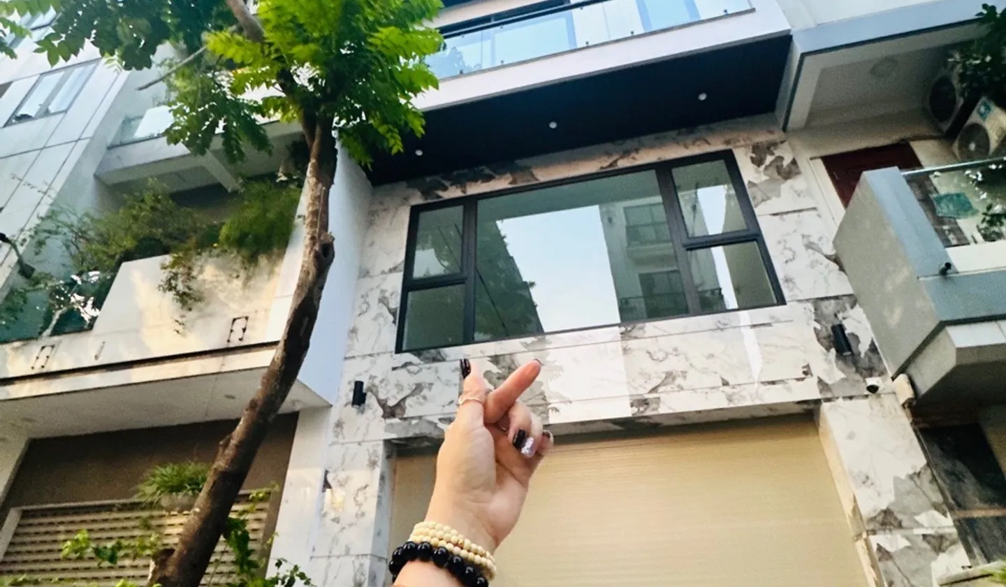 🌹🌹🌹HIẾm-TRUNG TÂM BỒ ĐỀ-TĐC NGỌC THUỴ - NỘI THẤT HIỆN ĐẠI TIỀN TỶ-6 TẦNG- THANG MÁY-TOÀ... Bán nhà mặt phố tại Bồ Đề, Hà Nội 01
