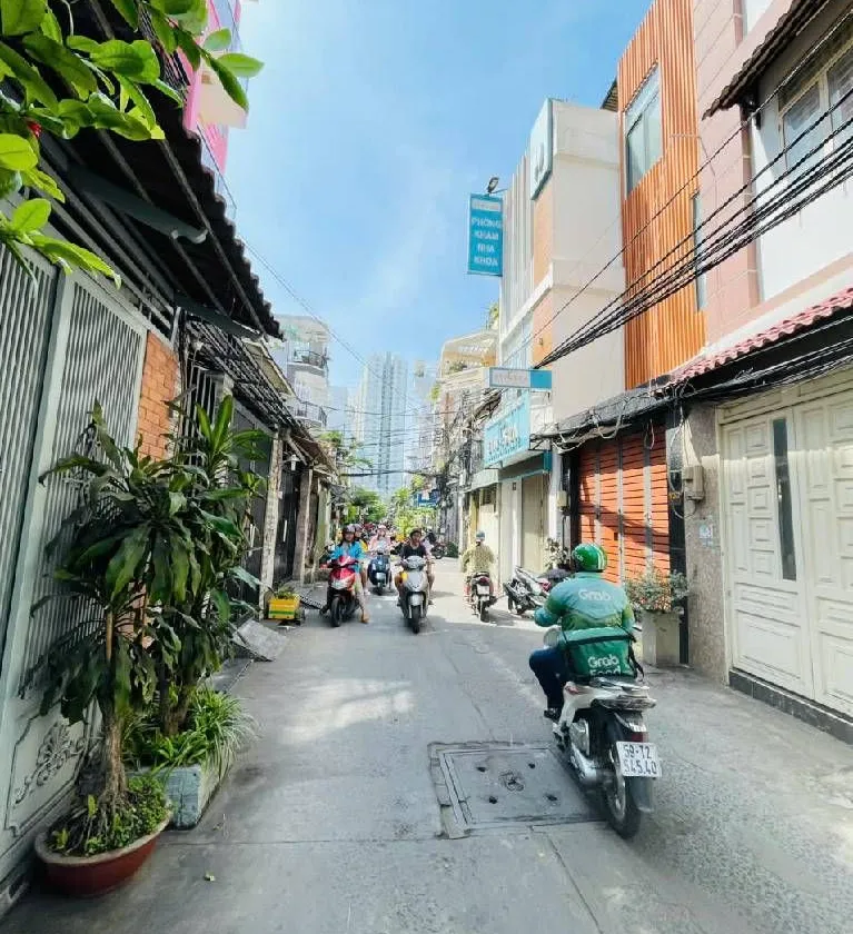 Nhà Riêng 4 Tầng Hẻm Xe Hơi Sát Mặt Tiền Phạm Hùng - Cơ Hội Vàng Cho Gia Đình... Bán nhà riêng tại Chánh Hưng, Hồ Chí Minh 01