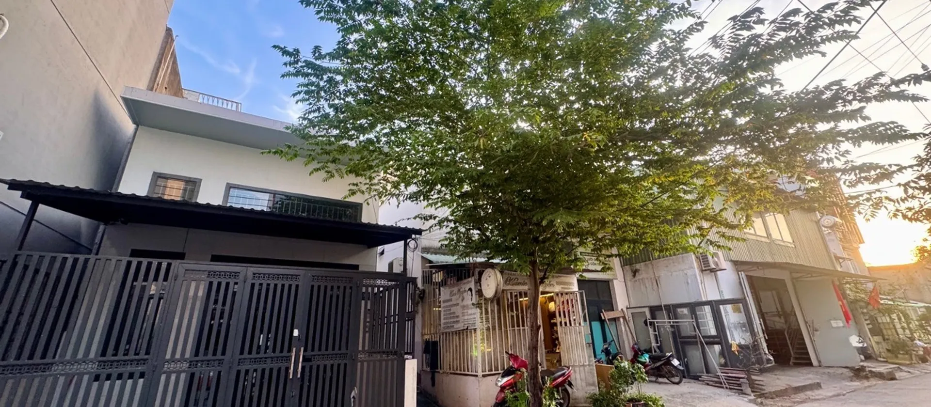 Diện Tích Khủng Quang Trung giá giảm sốc còn 10.1 tỷ
Ngay Siêu Thị Emart . Kênh Tham Lương... Bán nhà riêng tại An Hội Tây, Hồ Chí Minh 01