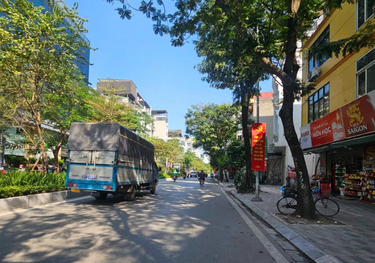 Bán tòa nhà mặt phố Lạc Long Quân, Tây Hồ 7 tầng, mặt tiền rộng 7.7m, giá 98 tỷ... Bán nhà mặt phố tại Tây Hồ, Hà Nội 01