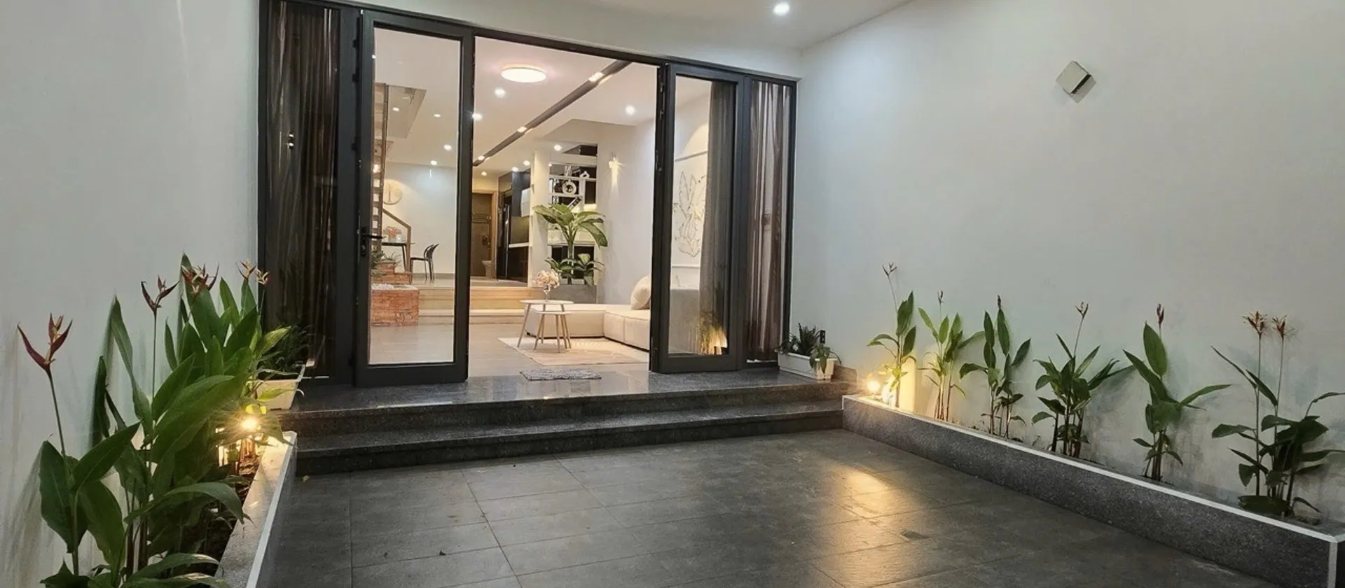 Bán nhà mặt phố vị trí trung tâm quận Hải Châu, nhà kiên cố xây 3 tầng... Bán nhà mặt phố tại Hải Châu, Đà Nẵng 01