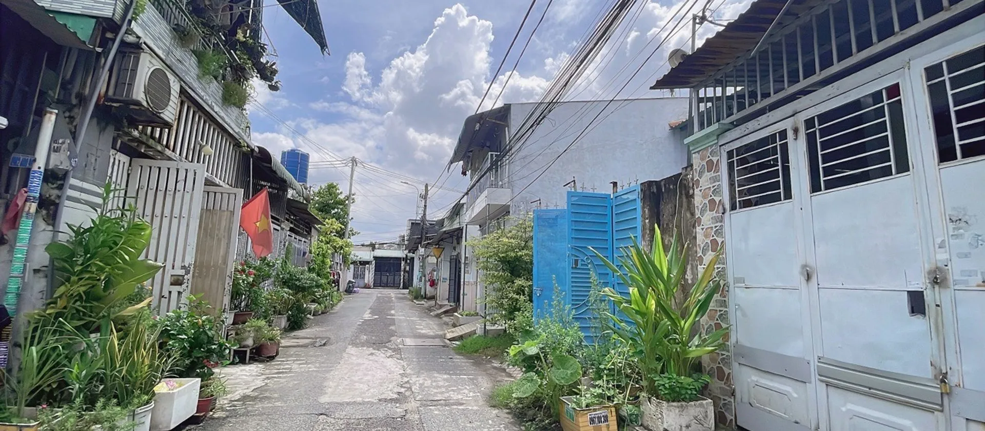 Bán nhà riêng 2 tầng 100m2 tại Xuân Thới Thượng, hẻm xe hơi 6m, giá 2.x tỷ... Bán nhà riêng tại Bà Điểm, Hồ Chí Minh 01